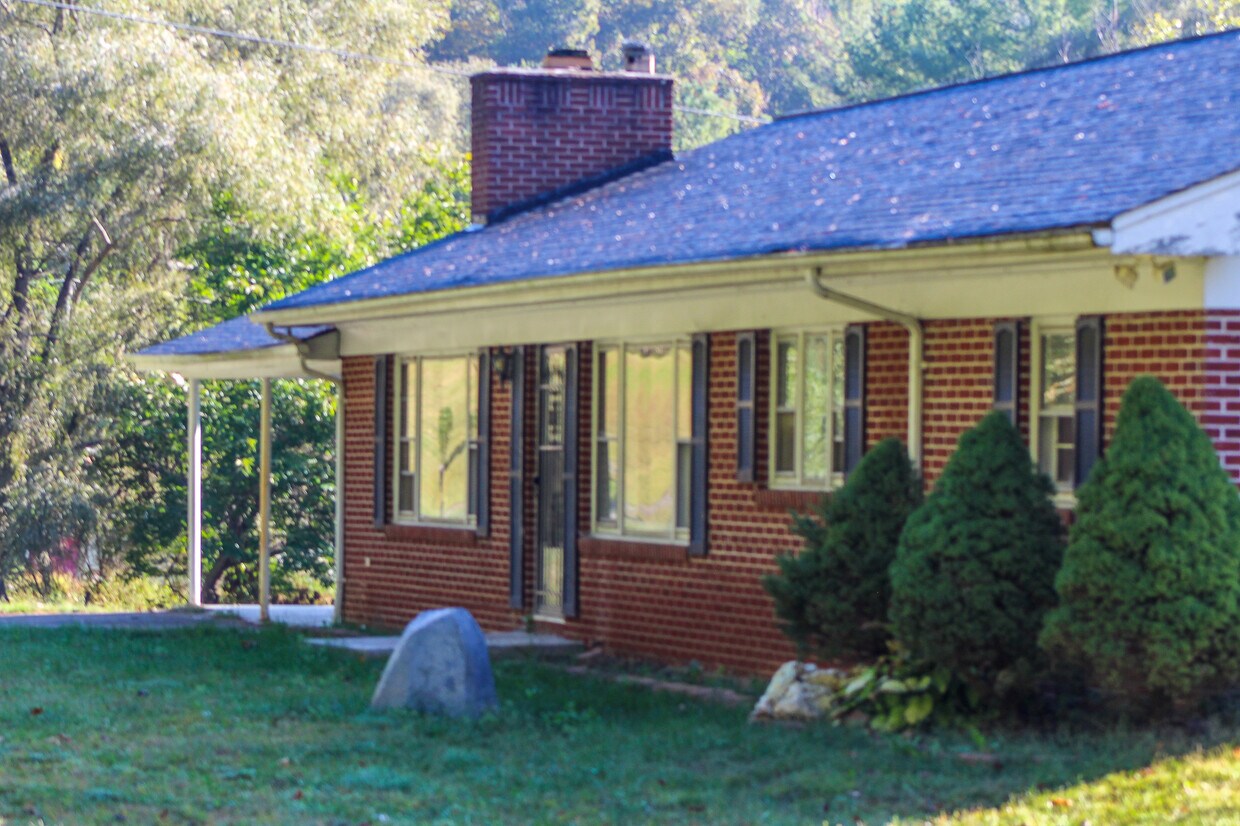 10207 NC88, Warrensville, NC 28693 House for Rent in Warrensville