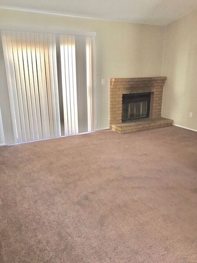 Foto del edificio - Great 2 bed 2 bath Condo in Hercules -- AV...