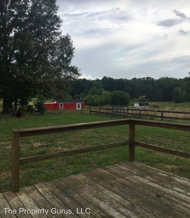Building Photo - 2 br, 1.5 bath House - 3167 Trenholm Rd.