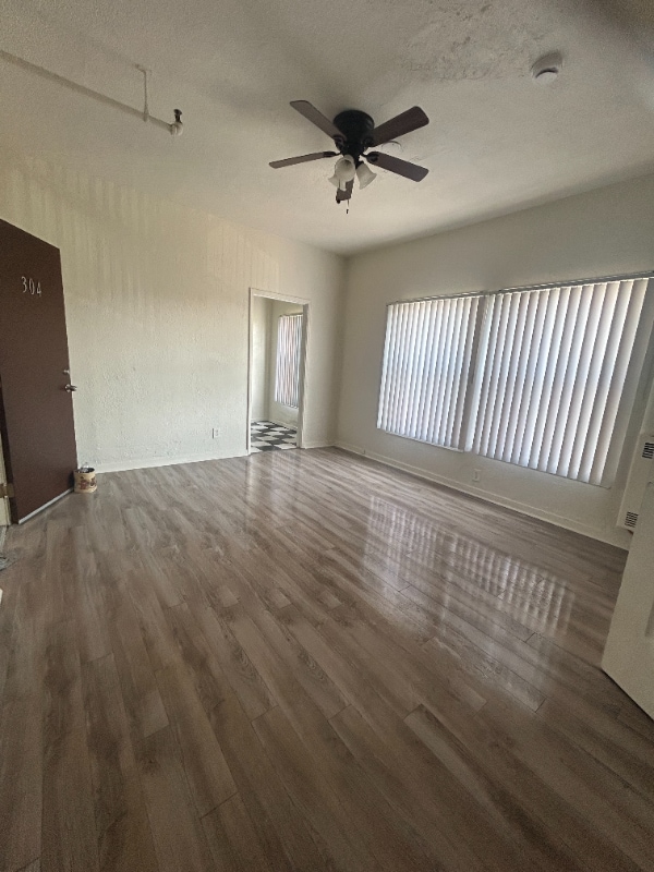 Foto del edificio - 4367 Oakwood Ave
