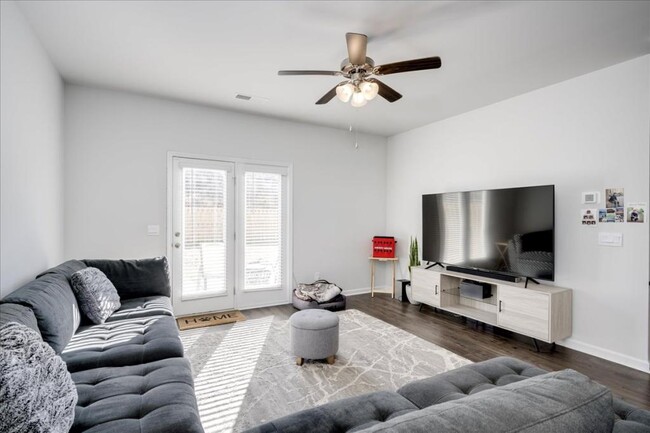 Foto del edificio - 5132 Captain Dr