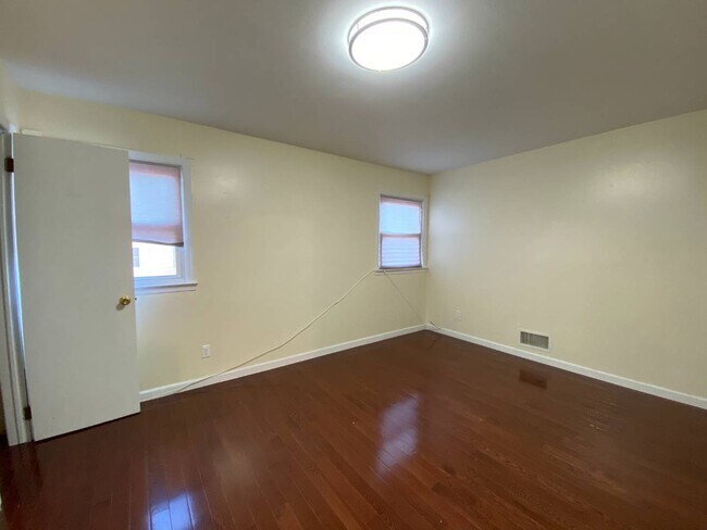 Building Photo - 1566 S Railroad Ave