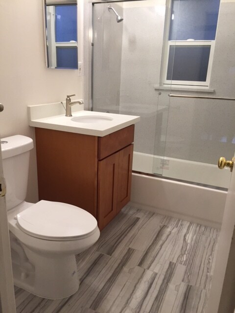 bathroom - 3141 Alma St