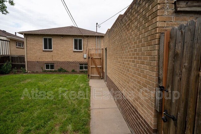 Building Photo - 1431 Zenobia St