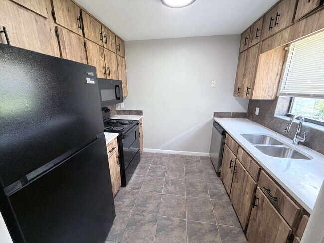 Foto del edificio - "Charming 3-Bedroom Home with 2 Full Baths in Prime Lakeland Location!"