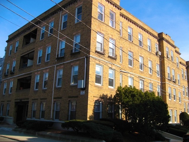 Building Photo - 28 Long Ave