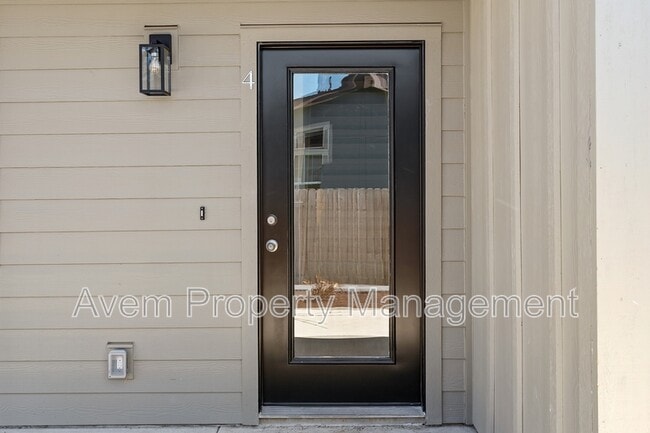 Building Photo - 936 Molalla Ave