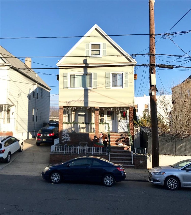 Primary Photo - 41 E 4th St