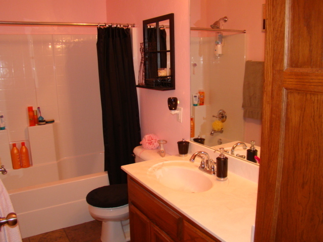 Building Photo - 4 Bedrooms - Moore Schools - Open Plan