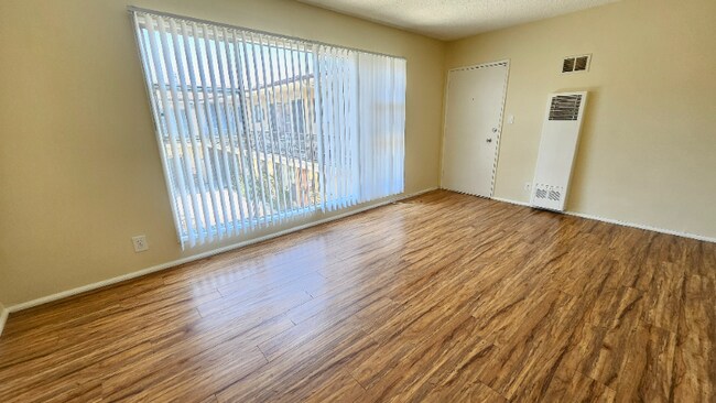 Foto del edificio - 3945 Stevely Ave