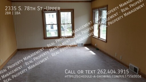 Building Photo - 2 Bedroom / 1 Bathroom in West Allis