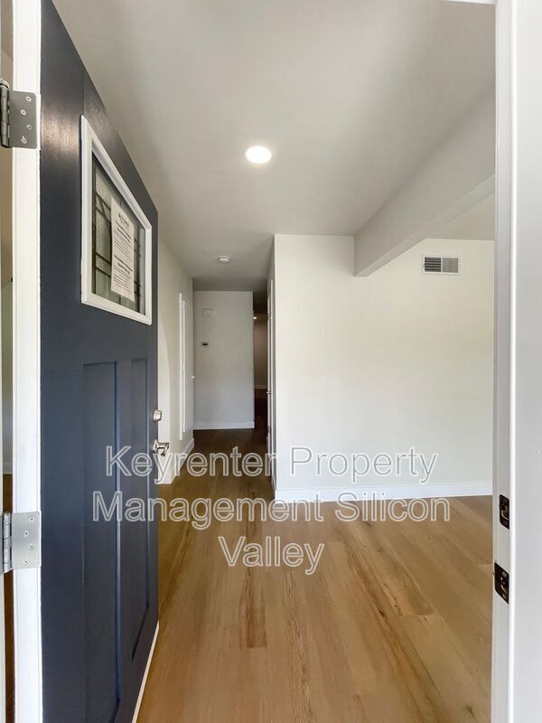 Foto del edificio - 5835 Halleck Dr
