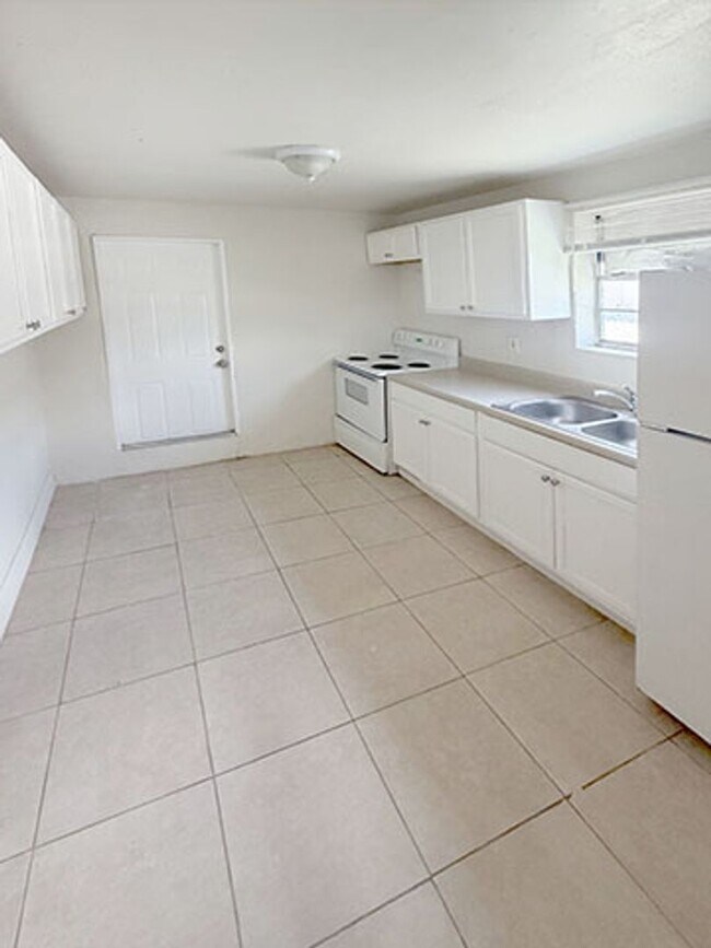 Foto del edificio - 1125 W 28th St