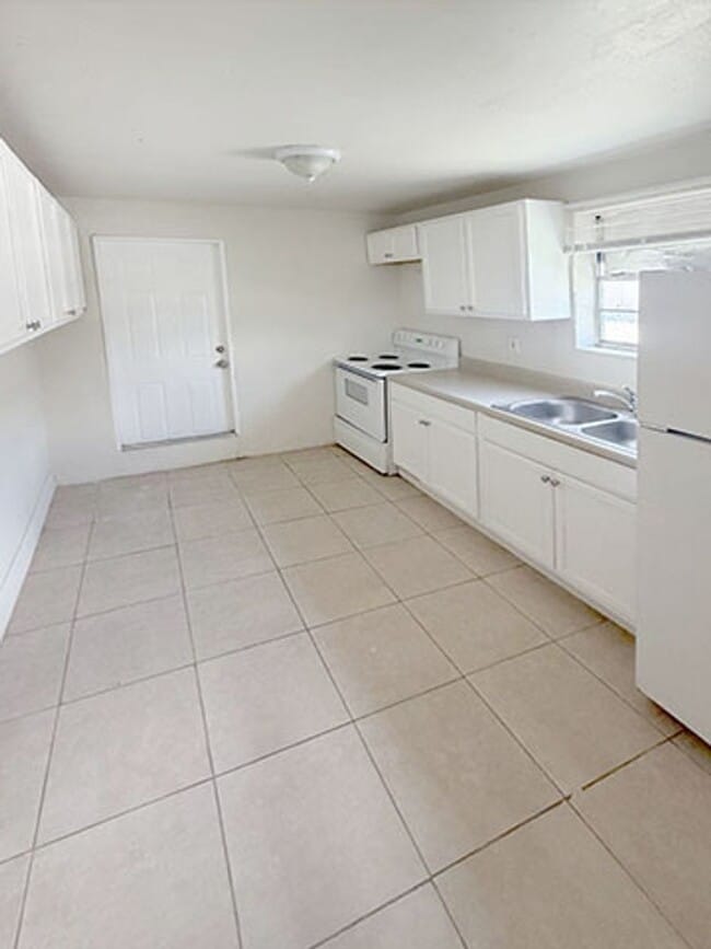 Photo - 1125 W 28th St Apartment