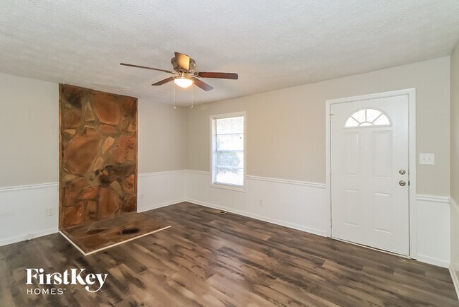 Building Photo - 465 Pineland Rd SW