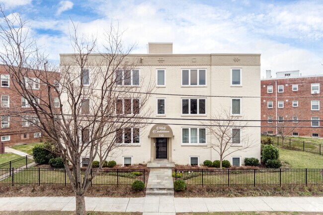 Foto del edificio - Milady Condominiums