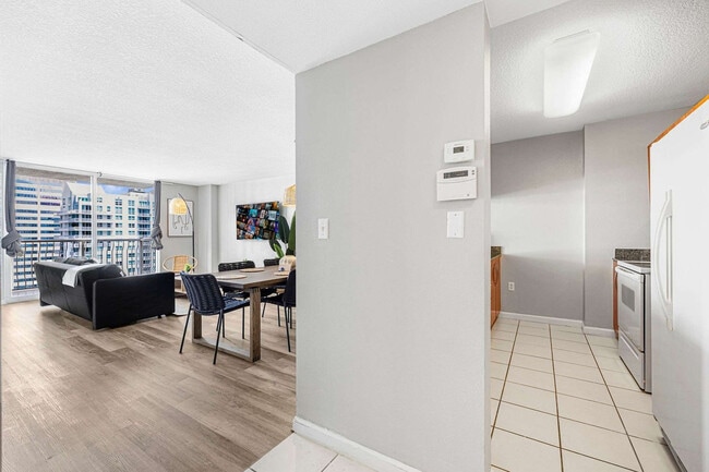 Building Photo - 1200 Brickell Bay Dr