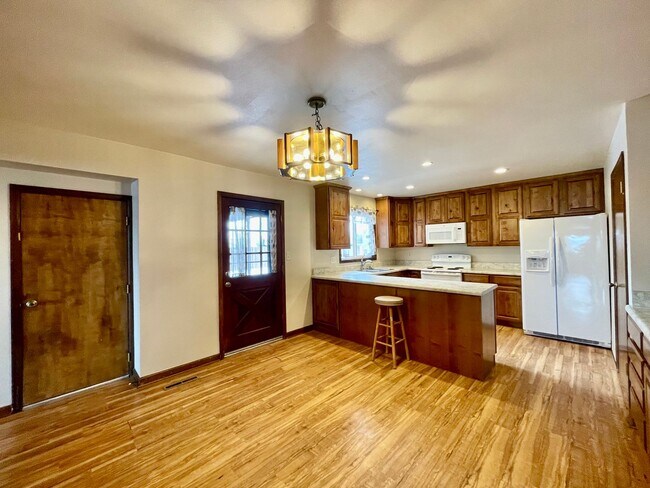Building Photo - Spacious Home with Large Yard and Few Neig...