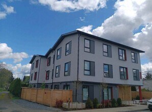 Building Photo - 6732 40th Ave S