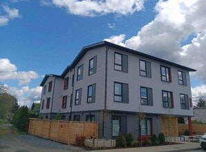 Building Photo - 6732 40th Ave S