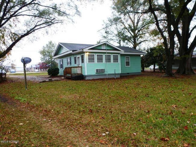 Building Photo - 362 NC-11 S