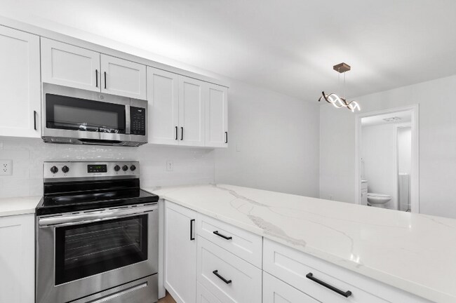 Building Photo - 2690 Albatross Rd N