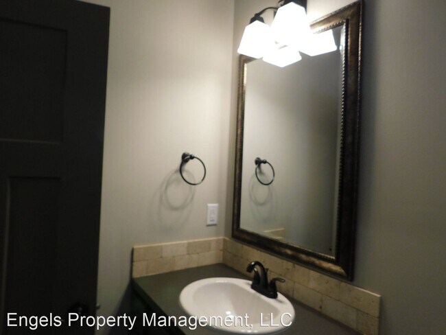 Foto del edificio - 3 br, 2.5 bath House - 302 W. 2nd