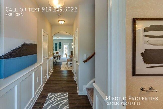 Foto del edificio - Stunning End Unit 3 Bedroom 1-Car Garage T...