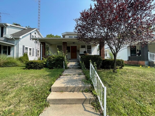 Building Photo - 321 SW 2nd St