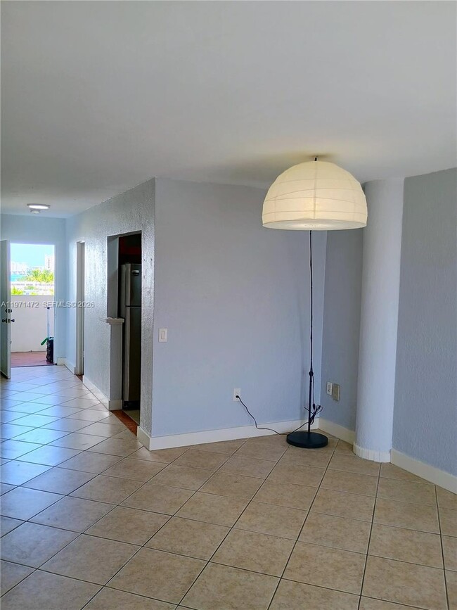 Foto del edificio - 7904 West Dr