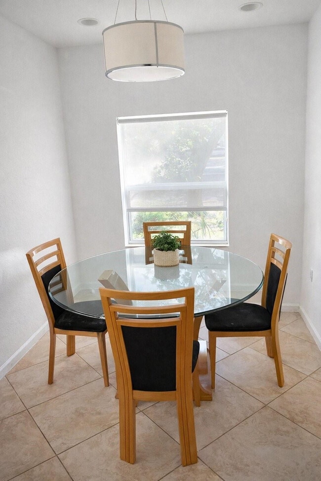 Building Photo - 2521 NW 31st Ct