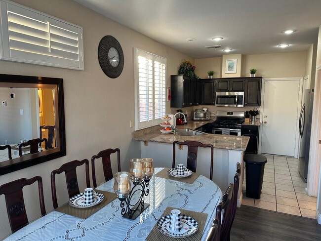 Building Photo - 3346 Mountain Bluebird St