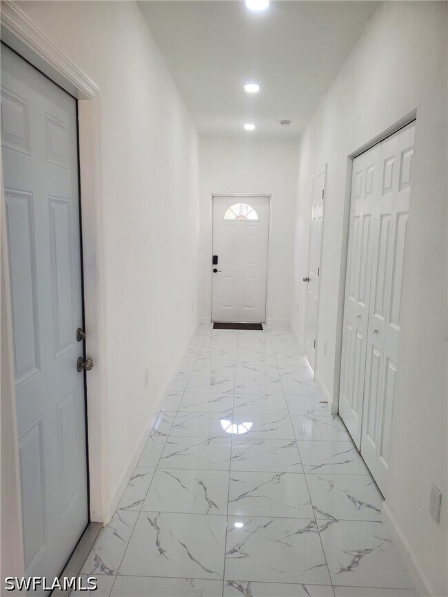 Foto del edificio - 1938 Laverna Ave