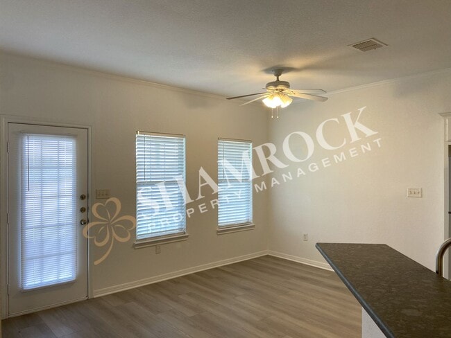 Building Photo - Surrey Ridge Duplex