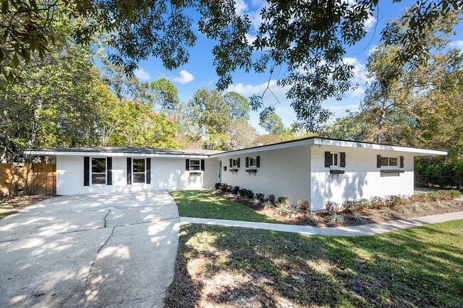 Building Photo - 5163 Abelia Dr