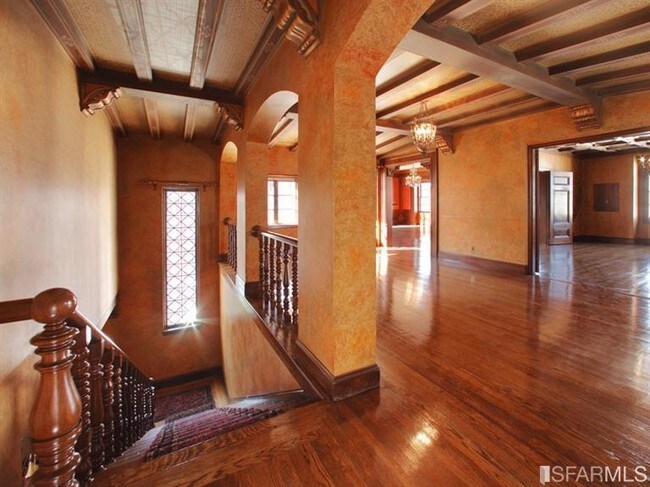 Building Photo - 2860 Pierce St