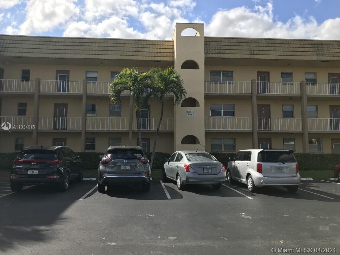 8460 Sunrise Lakes Blvd Unit 207, Sunrise, FL 33322 Condo for Rent in