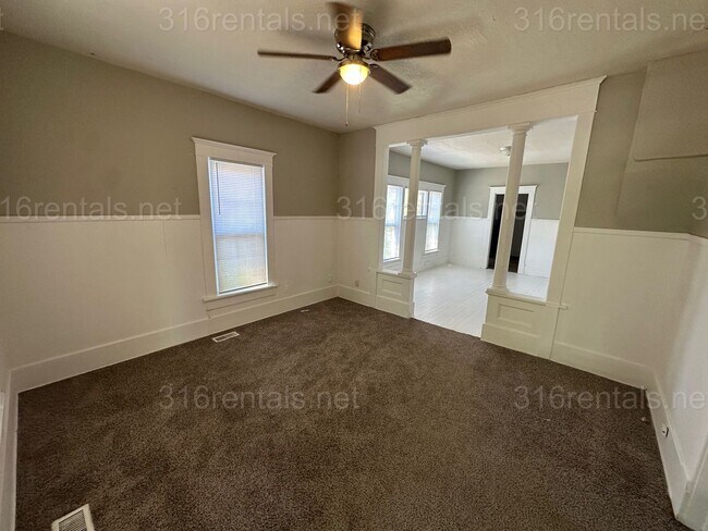 Foto del edificio - $1200 - 3 bedroom 1 bath - Single Family Home