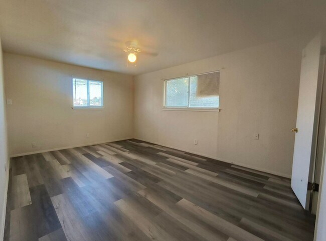 Building Photo - Cozy 2 bedroom, 1 bath home AVAILABLE NOW!