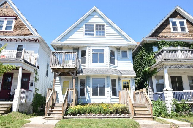Building Photo - 1225 S 72nd St