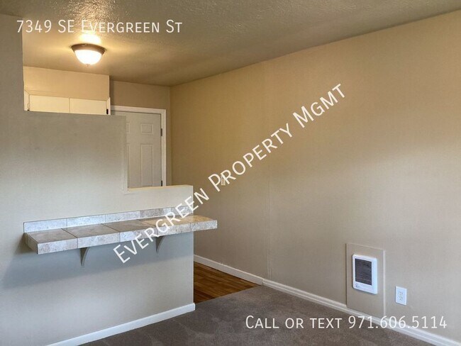 Building Photo - *FREE APP FEES!! 1 Bdrm with a Den! Discov...