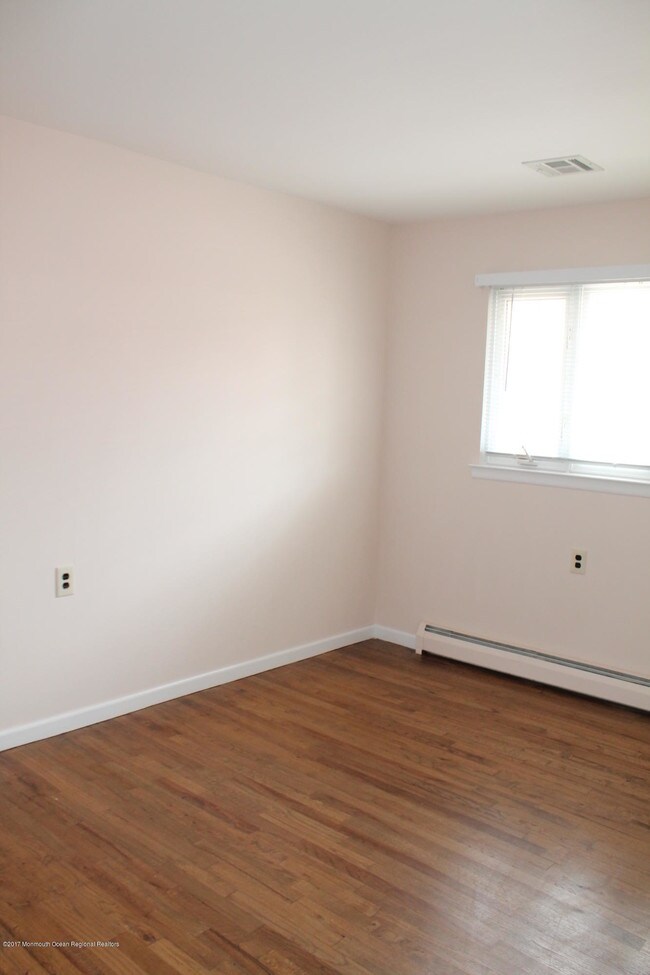 Building Photo - 1677 Yorktowne Blvd