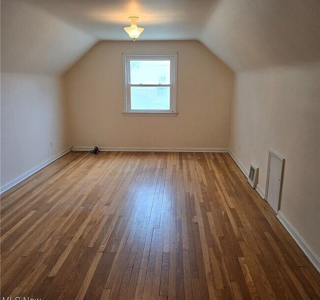 Foto del edificio - 331 E 264th St
