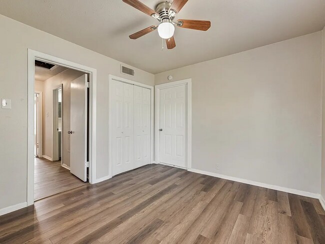 Foto del edificio - 165 Eisenhower Rd