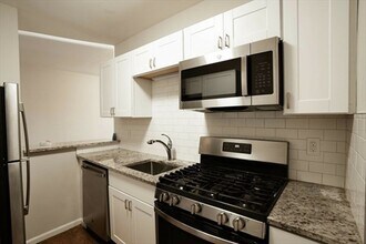 Building Photo - 92 Maple St