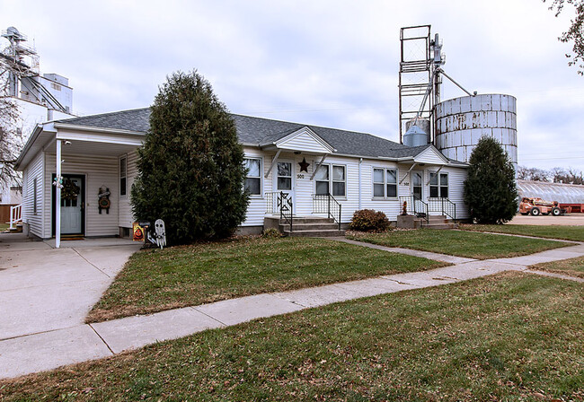 Front - 500 Troendle St SE