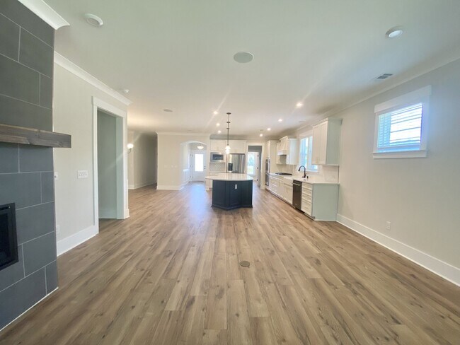 Building Photo - New Open Concept Home in Malind Bluff!