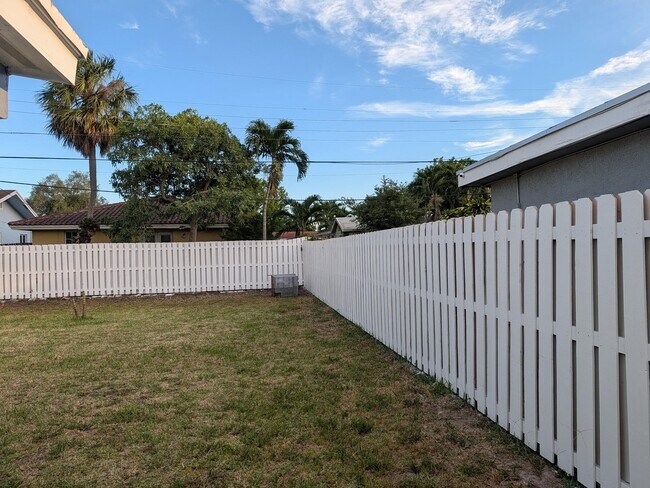 Foto del edificio - 2990 NW 7th Ct