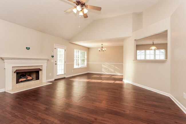 Foto del edificio - 1057 Blue Mountain Ln