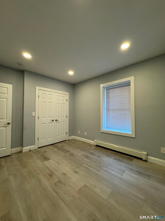 Foto del edificio - 40 Clarks Hill Ave